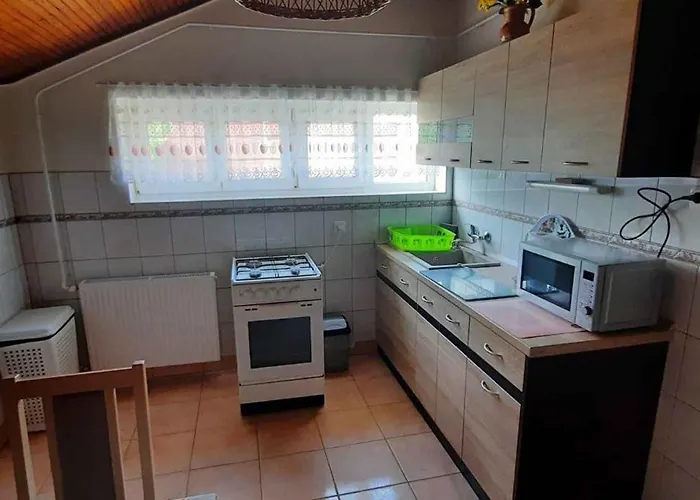 アパート With Bbq In Keszthely-balaton 54366 *