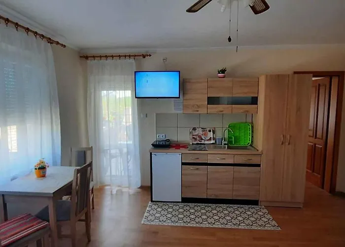 アパート With Bbq In Keszthely-balaton 54366 *